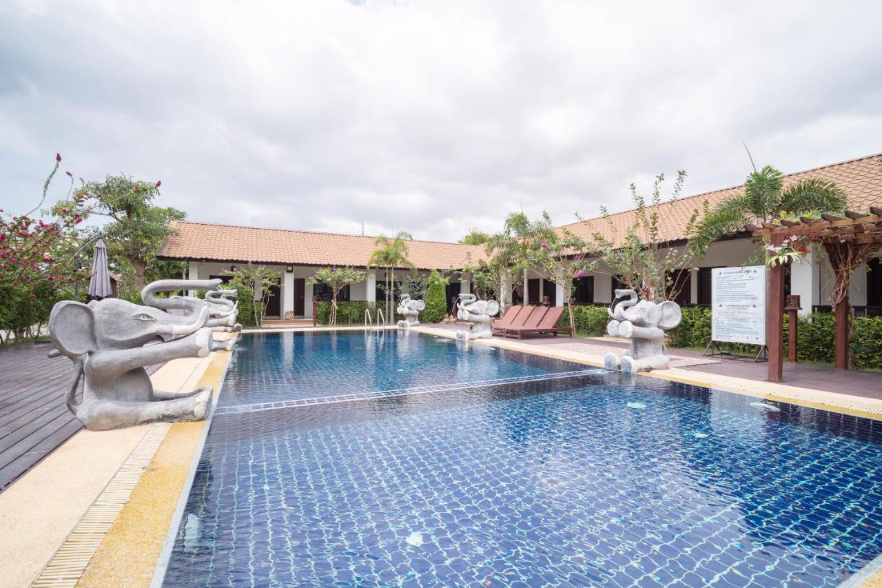 Oyo 837 Baan Kiang Nam Resort บางละมุง ภายนอก รูปภาพ