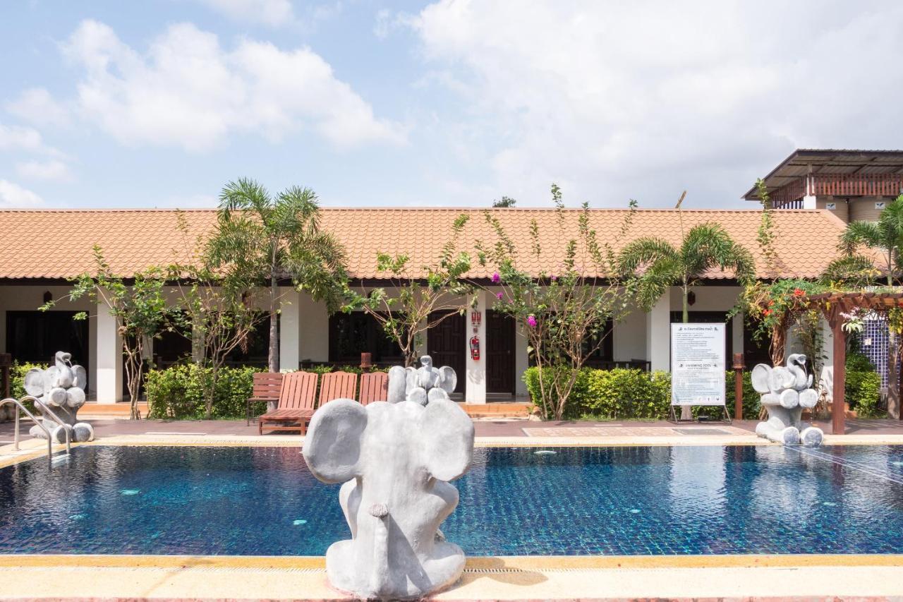 Oyo 837 Baan Kiang Nam Resort บางละมุง ภายนอก รูปภาพ