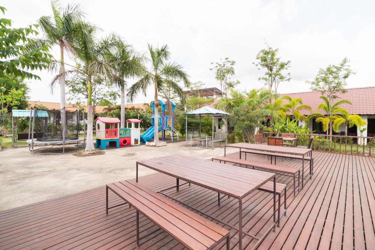 Oyo 837 Baan Kiang Nam Resort บางละมุง ภายนอก รูปภาพ