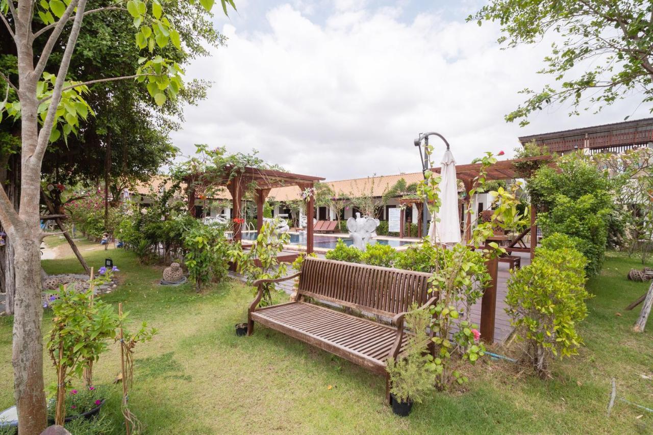 Oyo 837 Baan Kiang Nam Resort บางละมุง ภายนอก รูปภาพ