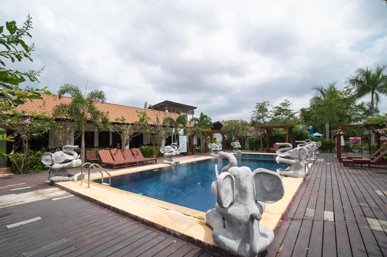 Oyo 837 Baan Kiang Nam Resort บางละมุง ภายนอก รูปภาพ