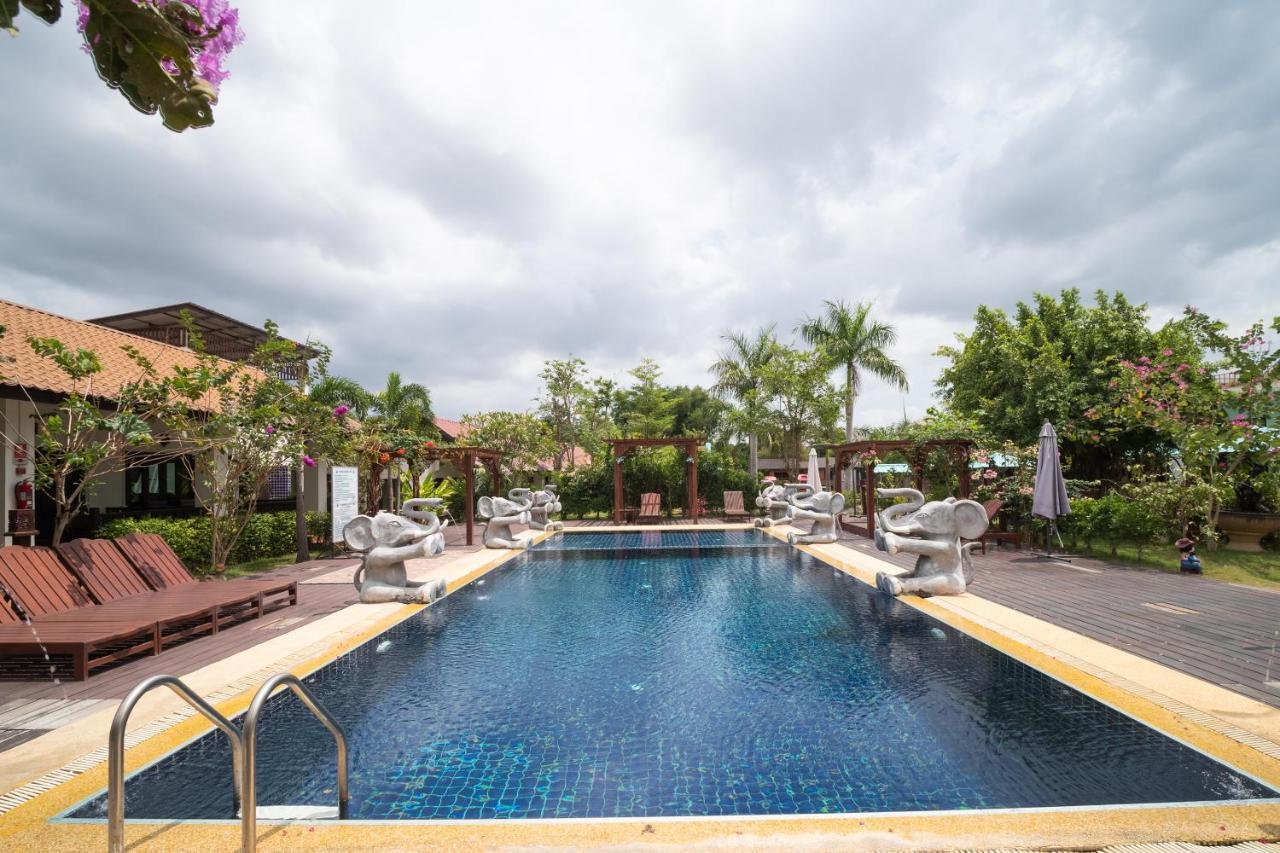 Oyo 837 Baan Kiang Nam Resort บางละมุง ภายนอก รูปภาพ